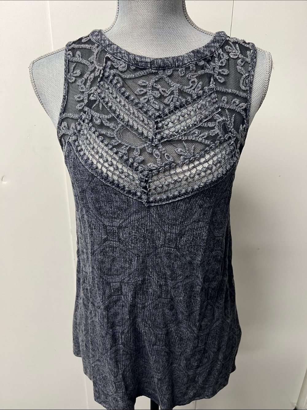 gimmicks by BKE Navy Lace-Detail Sleeveless Tank